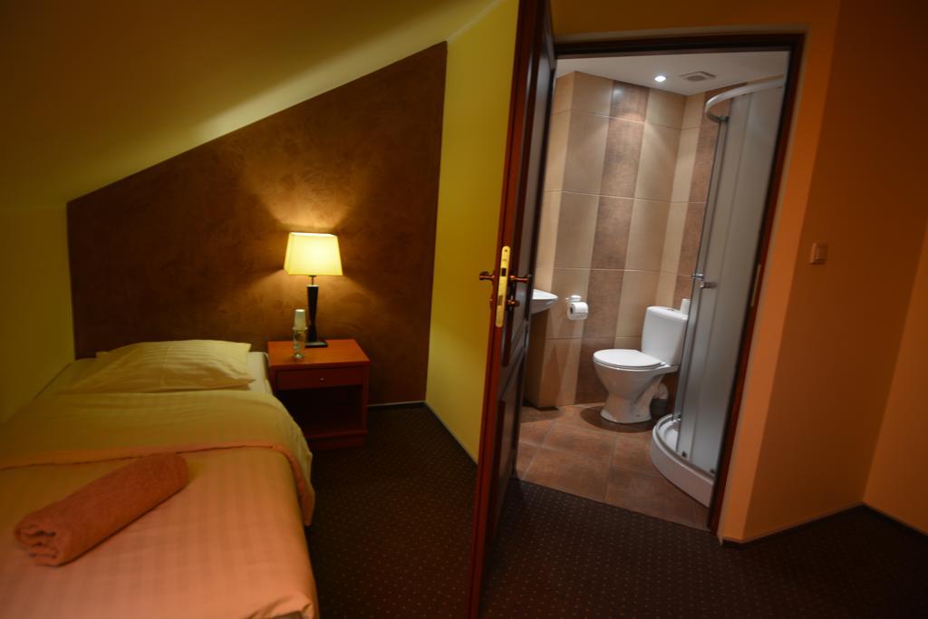 Hotel Stawisko Klaudyn Buitenkant foto